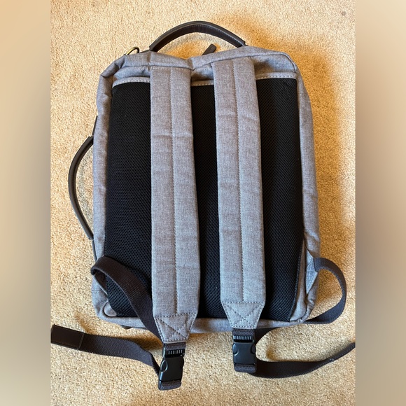 Fossil Convertible Backpack or Laptop Bag - Great condition - Picture 2 of 4